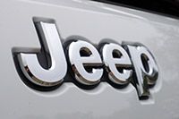 Комплект тормозных колодок, дисковый тормоз JEEP 05083882AB